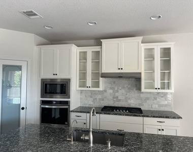 921 Del Raphael Dr - Photo Thumbnail 8