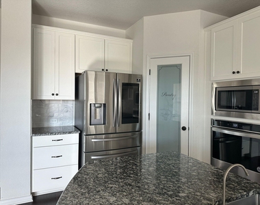 921 Del Raphael Dr - Photo Thumbnail 13