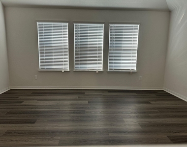 921 Del Raphael Dr - Photo Thumbnail 22