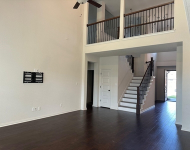 921 Del Raphael Dr - Photo Thumbnail 11