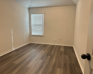 921 Del Raphael Dr - Photo Thumbnail 25