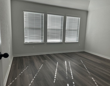 921 Del Raphael Dr - Photo Thumbnail 17