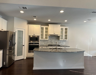 921 Del Raphael Dr - Photo Thumbnail 7