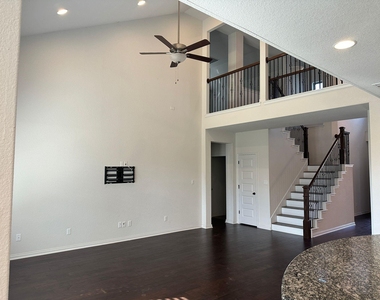 921 Del Raphael Dr - Photo Thumbnail 12