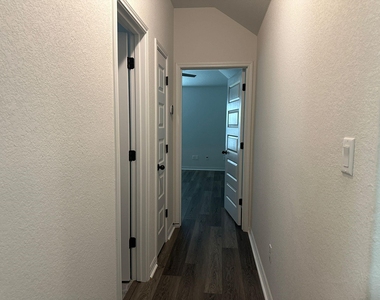 921 Del Raphael Dr - Photo Thumbnail 24