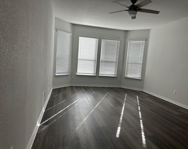 921 Del Raphael Dr - Photo Thumbnail 16