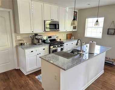 997 Magbee Drive Se - Photo Thumbnail 4