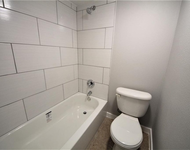 1600 West Ave - Photo Thumbnail 8