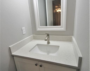 1600 West Ave - Photo Thumbnail 9