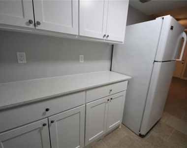 1600 West Ave - Photo Thumbnail 4