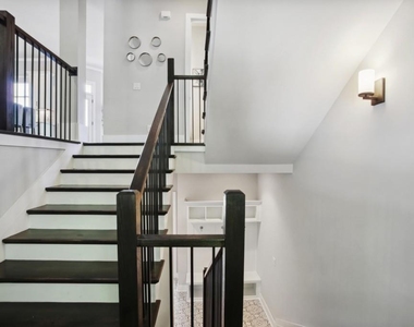 692 Drewry Street Ne - Photo Thumbnail 2