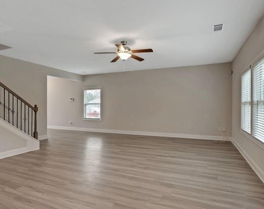 156 Chase Landing Drive - Photo Thumbnail 5