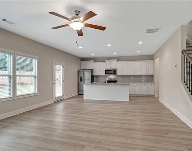 112 Chase Landing Drive - Photo Thumbnail 5