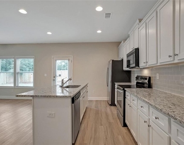 112 Chase Landing Drive - Photo Thumbnail 6