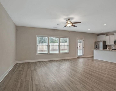 112 Chase Landing Drive - Photo Thumbnail 3