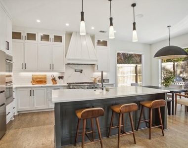 3041 Parkridge Drive Ne - Photo Thumbnail 5
