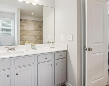 10 Bridgestone Avenue - Photo Thumbnail 9