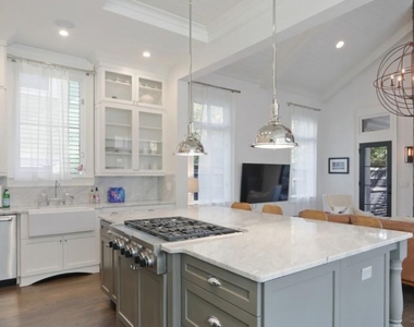 1013 Euclid Avenue - Photo Thumbnail 8
