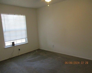 4810 West Wind Trl - Photo Thumbnail 9