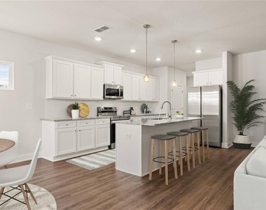 100 Agee Lane - Photo Thumbnail 9