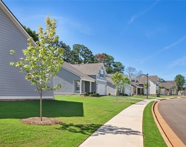 100 Agee Lane - Photo Thumbnail 3