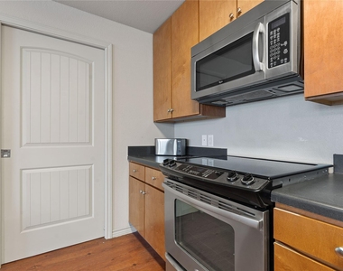 5117 N Lamar Blvd - Photo Thumbnail 11