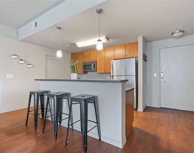5117 N Lamar Blvd - Photo Thumbnail 15