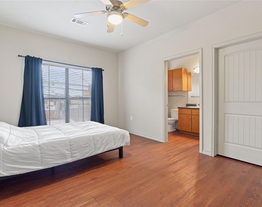 5117 N Lamar Blvd - Photo Thumbnail 1