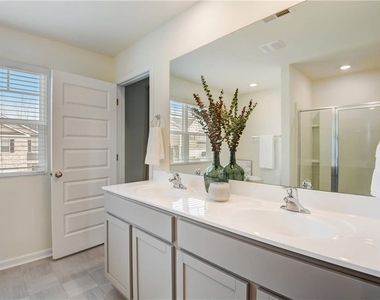 257 Bur Oak Bend - Photo Thumbnail 10