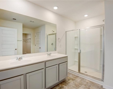 257 Bur Oak Bend - Photo Thumbnail 13