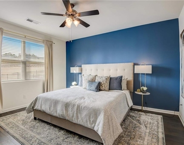257 Bur Oak Bend - Photo Thumbnail 8