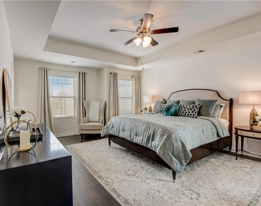257 Bur Oak Bend - Photo Thumbnail 11