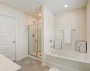 257 Bur Oak Bend - Photo Thumbnail 17
