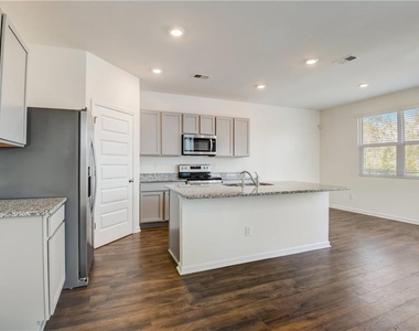 257 Bur Oak Bend - Photo Thumbnail 4