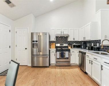 859 Springchase Drive - Photo Thumbnail 27