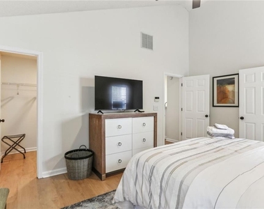 859 Springchase Drive - Photo Thumbnail 14