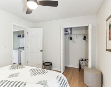 859 Springchase Drive - Photo Thumbnail 20