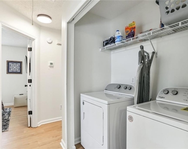 859 Springchase Drive - Photo Thumbnail 21