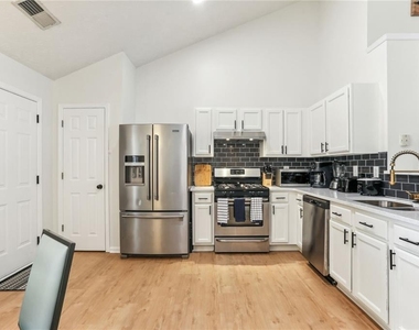 859 Springchase Drive - Photo Thumbnail 9