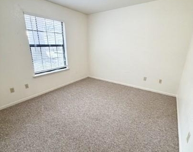 728 W San Antonio St - Photo Thumbnail 10