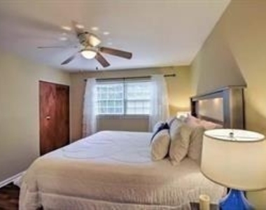 841 Artwood Road Ne - Photo Thumbnail 2