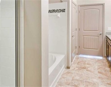 9000 Beaver Creek Road - Photo Thumbnail 14