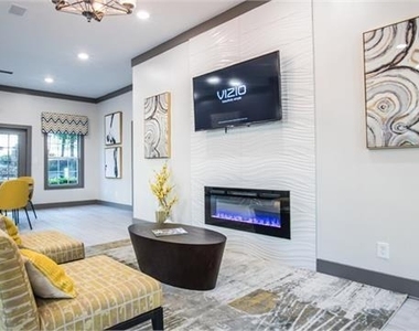 3920 Club Drive - Photo Thumbnail 9