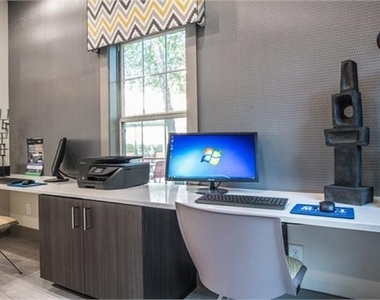 3920 Club Drive - Photo Thumbnail 11