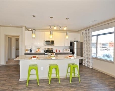 641 North Avenue Ne - Photo Thumbnail 1