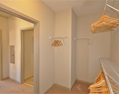 641 North Avenue Ne - Photo Thumbnail 17