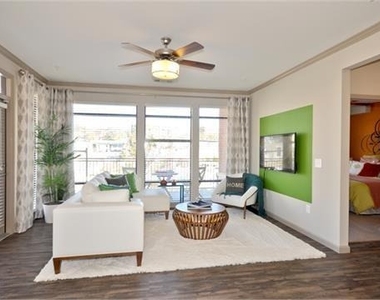 641 North Avenue Ne - Photo Thumbnail 3