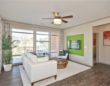 641 North Avenue Ne - Photo Thumbnail 4