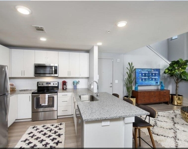 1099 Boulevard Se - Photo Thumbnail 1