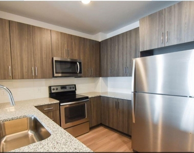 1099 Boulevard Se - Photo Thumbnail 3
